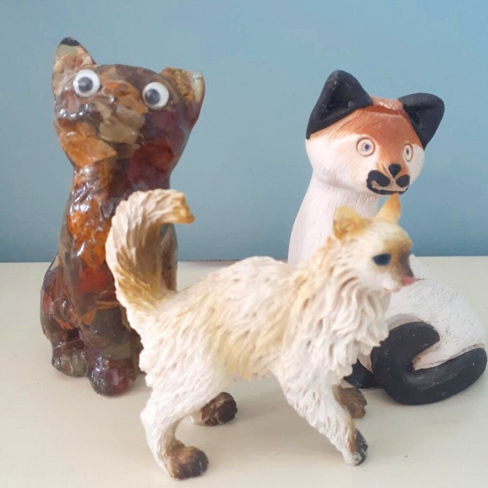& Trio of adorable vintage cat figurines